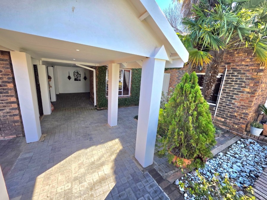 2 Bedroom Property for Sale in La Provance Free State